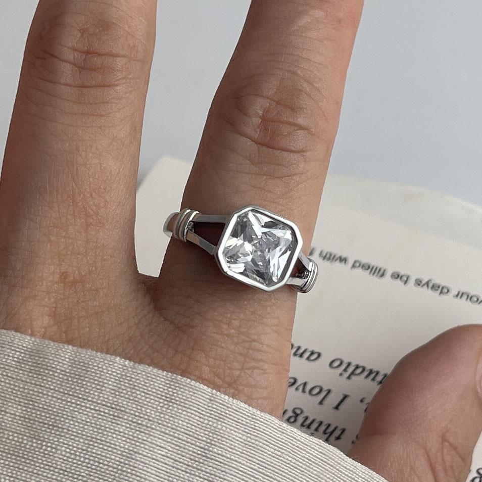 

925 Sterling Silver Rings for Women Couple Minimalist Handmade Oval White Stone Ring Fine Jewelry Gift Prevent Allergy resizable