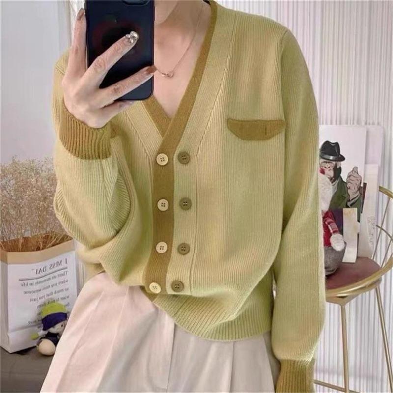 

Double-breasted casual simple knitted cardigan top women s autumn and winter new loose versatile v-neck sweater jacket One size жовто-зелений