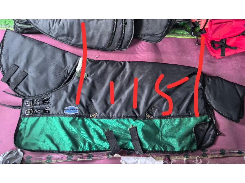 Warm Windproof Waterproof Thickened Winter Horse Rug with Large Neck Protection