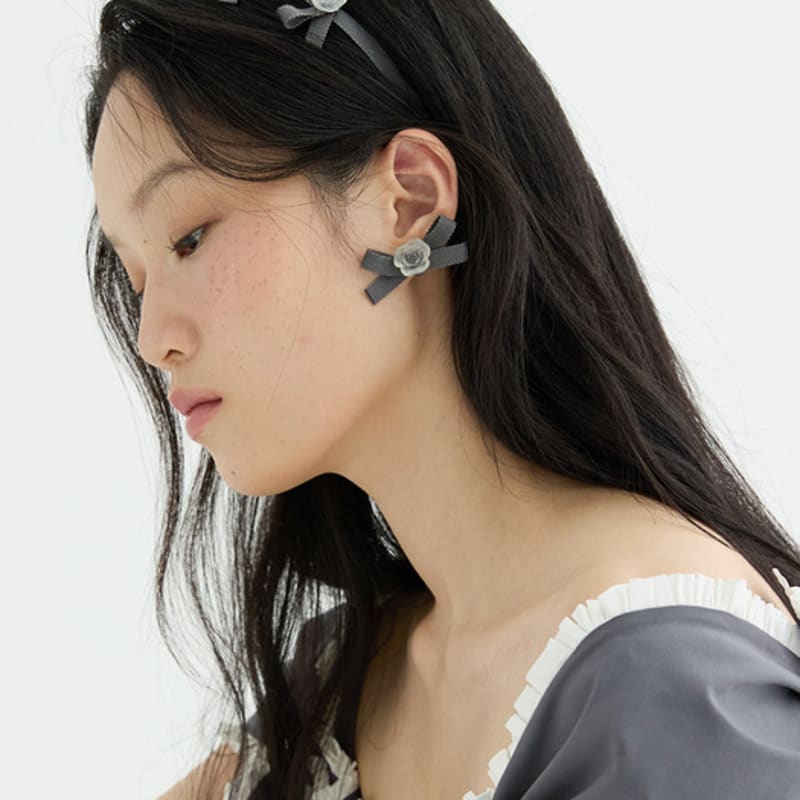 LOVUEE Frost Rose Headband with Gray Bow Details