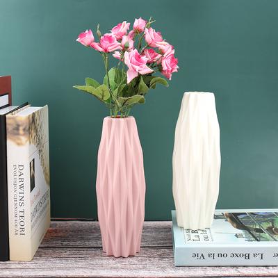 Blumenvase, Dekoration, Zuhause, Kunststoffvase, weißer Blumentopf aus Keramikimitat