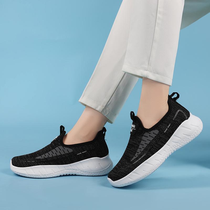 

Autumn new mother shoes one pedal soft sole breathable versatile casual women s shoes flying woven walking shoes lazy shoes 36 чёрный