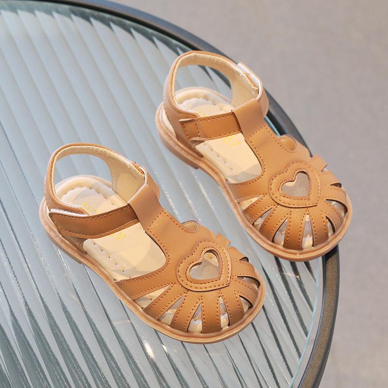 2024 Summer  New Heart-shaped Hollowed-out Toes Wrapped Breathable Sandals for Girls Versatile Flat Casual Fashion Kids Shoes