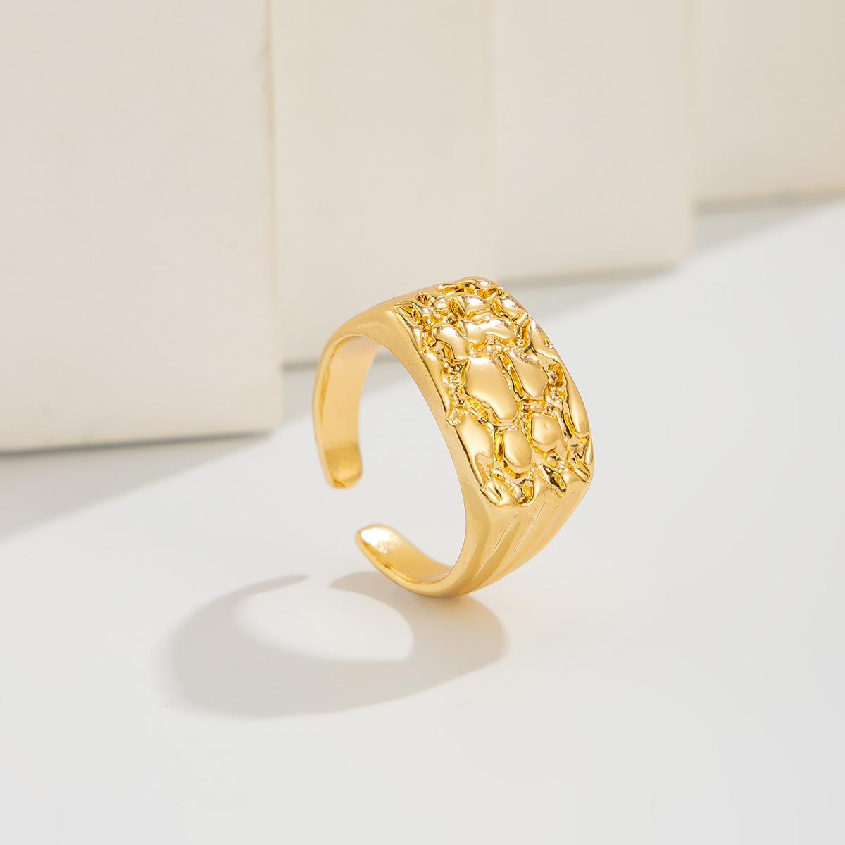 Мужское Новое Кольцо из Сплава с Натуральной Текстурой Хип-Хоп Модный Дизайн Универсальное Украшение для Рук Gold-00902