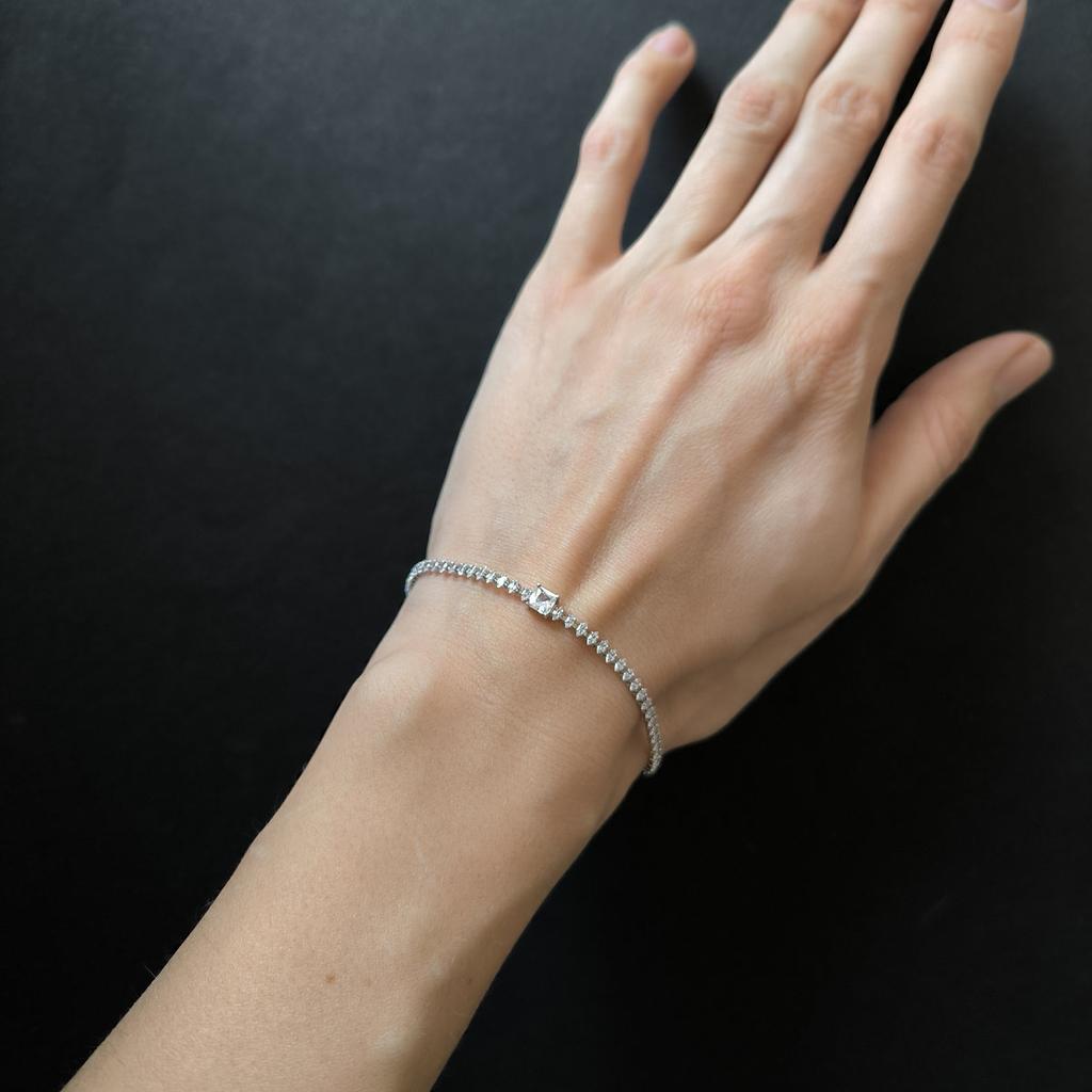 Серебряный браслет с фианитами, вес изделия 3,35 гр (2206460)