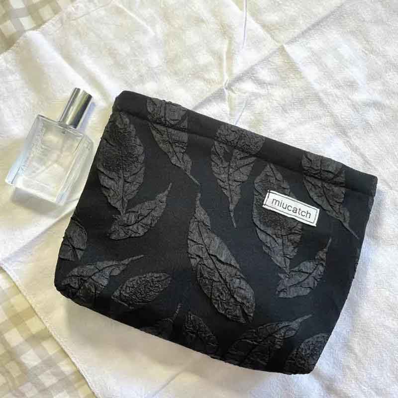 

Синяя жаккардовая косметичка женская ретро литературная простая и элегантная цветочная удобная маленькая сумка one size