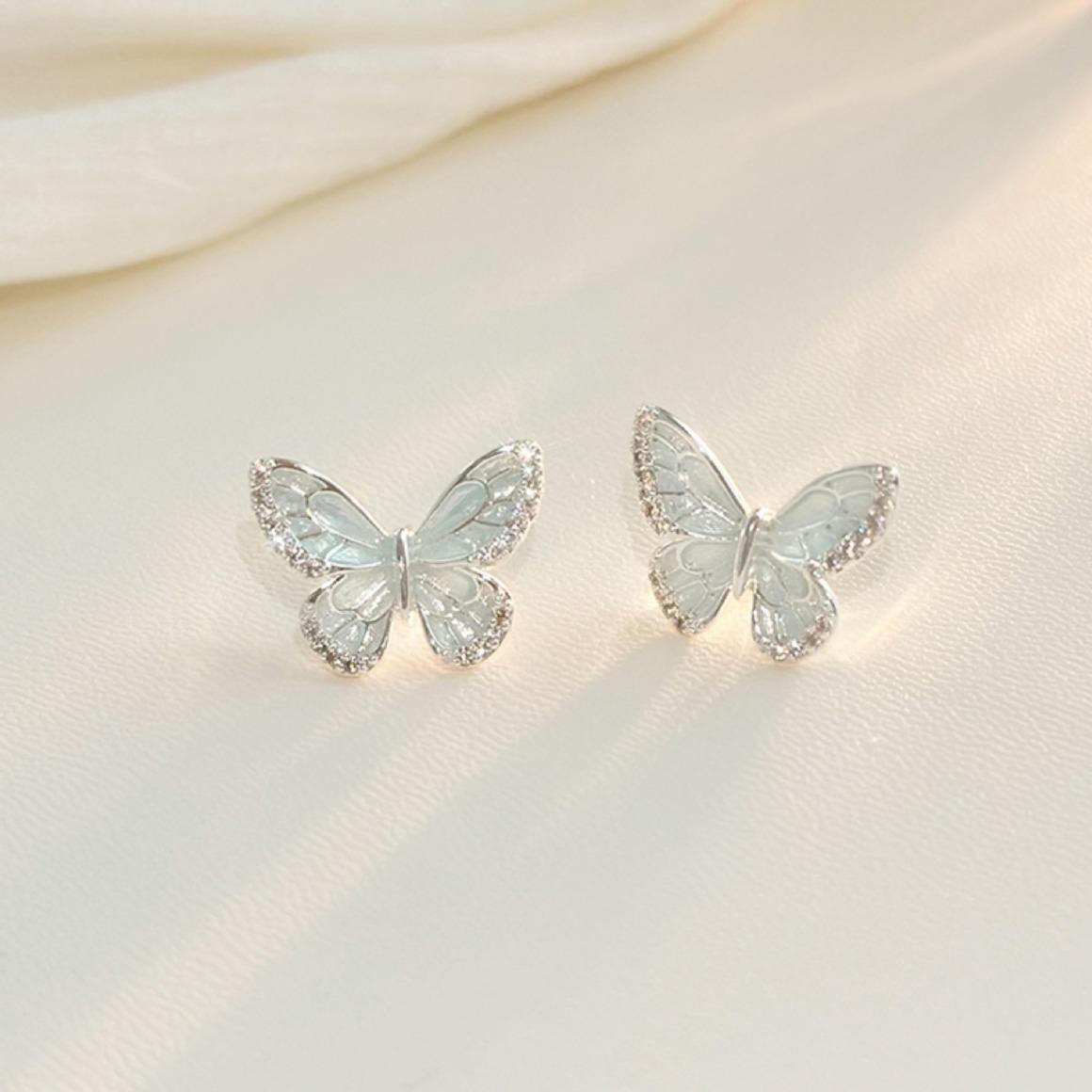 Elegant Forest-Style Green Butterfly Stud Earrings – Fresh, Unique, Light Luxury Design; Versatile and Exquisite Ear Jewelry.
