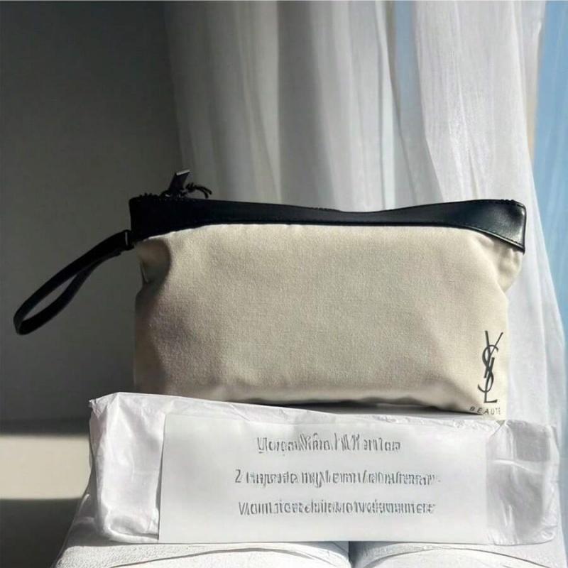 Il beauty case YSL presenta una chiusura a zip ed è adatto per l'uso quotidiano, il lavoro, i viaggi, la scuola e altre occasioni.