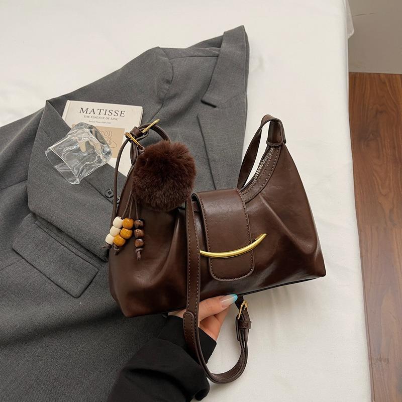 Large Capacity Bag Women's Winter New Casual One-shoulder Armpit Bag Pleated Commuter Dumpling Bag