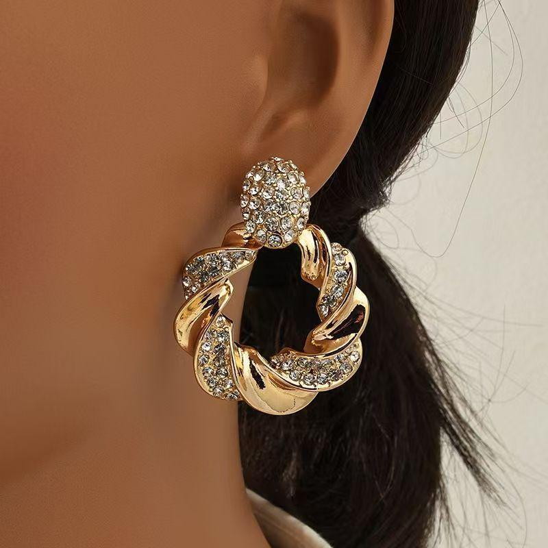 

Elegant European-American Diamond Twist Earrings: Bold, Luxurious & Fashion-Forward