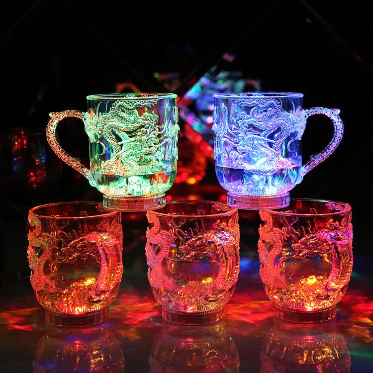 Xi Pin Farbwechselnde Drachenbecher: Siebenfarbige Leuchtende Nachtlicht Bierbecher (Leuchtet mit Wasser)