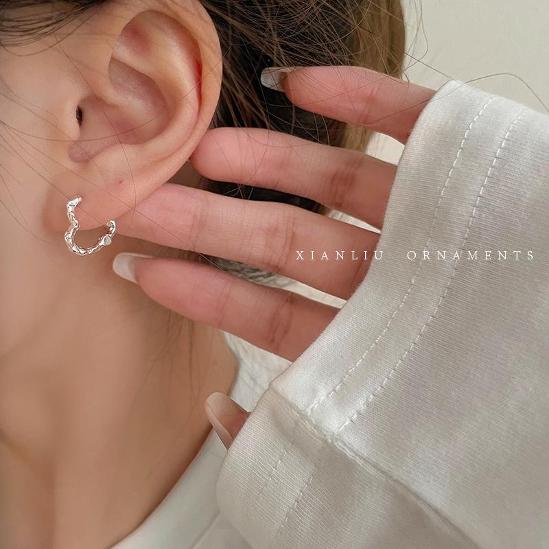 

2022 Модные текстурированные серьги-иглы в форме любви из серебра 925 пробы для женщин - Niche Design