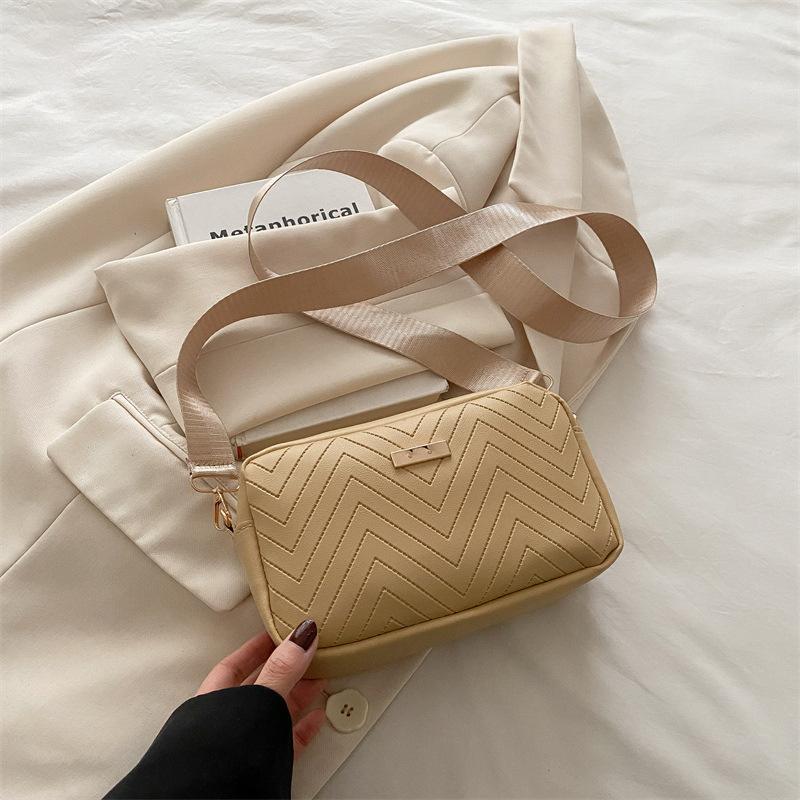 Women's Bag 2025 New Wavy Small Square Bag Embossed Camera Bag Casual Shoulder Bag Hair High Sense Internet Celebrity