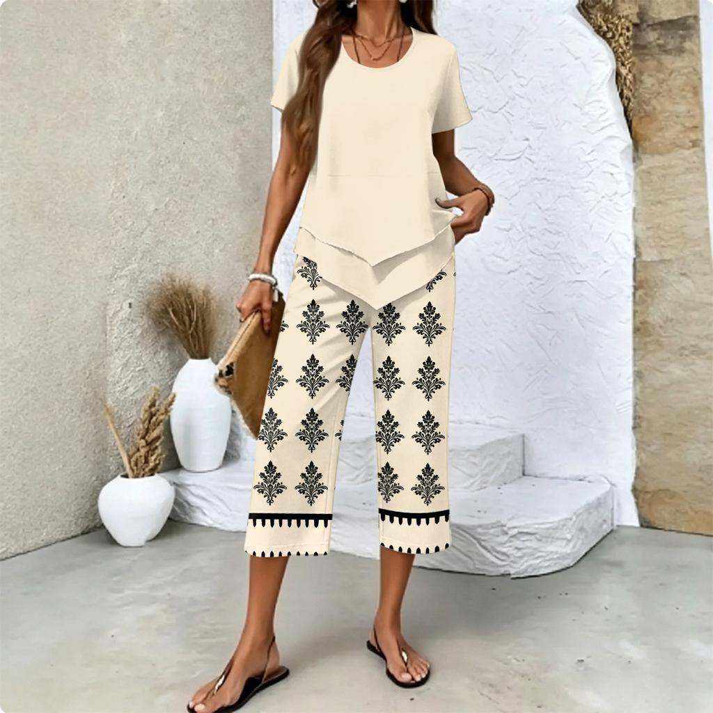Women Casual Fashion Round Neck Printed Short Sleeve T Shirt and Capri Pants Set Lightweight Comfortable Summer Outfit