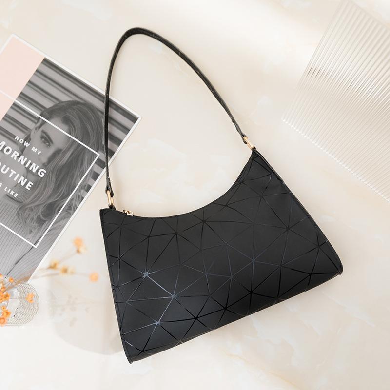 

Девичьи сумки под мышками и женские модные женские сумки через плечо