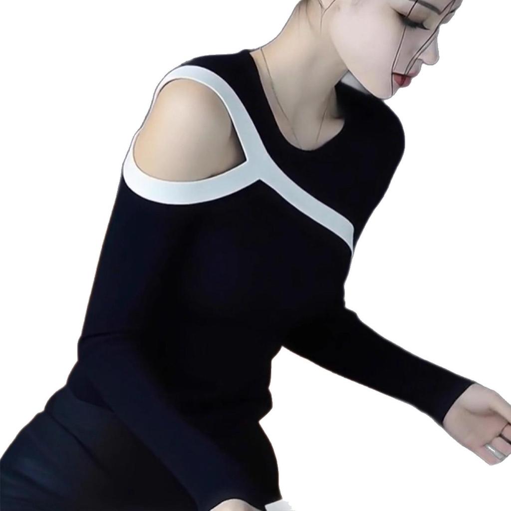 2025 Women's Korean Black Contrast Off-Shoulder Knit Top - Stylish and Unique Early Autumn Design