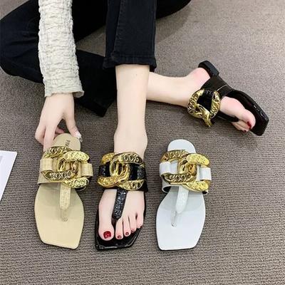 Chaussons Sexy Brillants à Décoration Chaîne Femmes 2026 Été Légers Antidérapants Sandales Plates Clip Orteil Tongs Sandales Plates de Plage