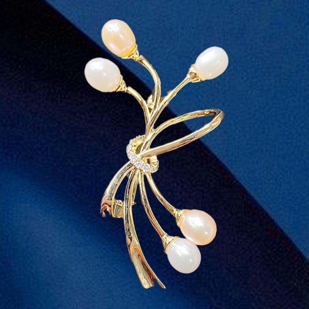 

Freshwater Pearl & Zircon Brooch: Elegant Women s Light Luxury Accessory