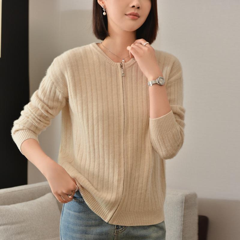 2025 Women's Thickened Wool Cardigan: Round Neck, Slimming, Warm Knit Sweater for Spring/Autumn
