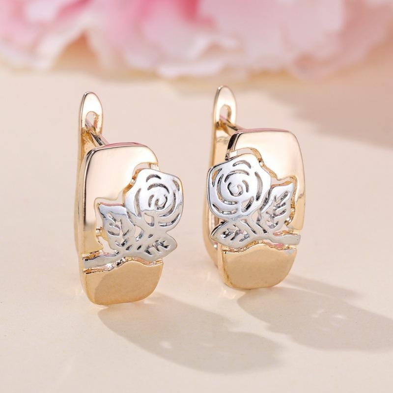 

New Design Champagne Gold Glossy White K Flower Ear Buckle Earrings