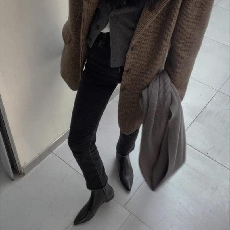 Cizme Chelsea vintage de nișă din piele cu vârf ascuțit pentru femei, cizme scurte de toamnă și iarnă cu talpă plată, cizmulițe mici nude, cizme Martin, cizme subțiri