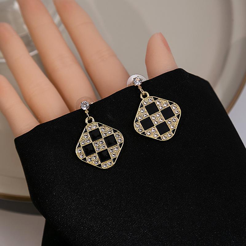 Simple Geometric Pearl Stud Earrings Exquisite Commuter Superior Earrings Earrings