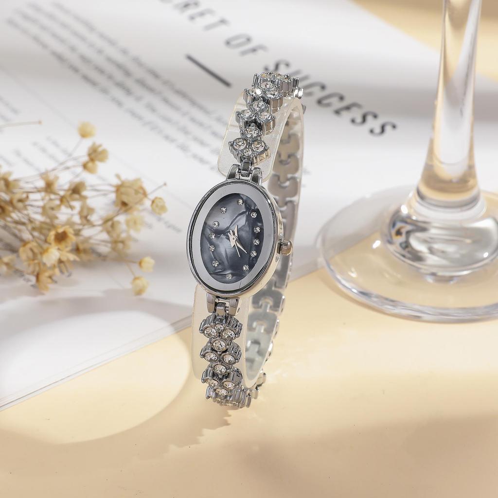 Szykowny Kompaktowy Zegarek Kwarcowy Damski z Diamentami