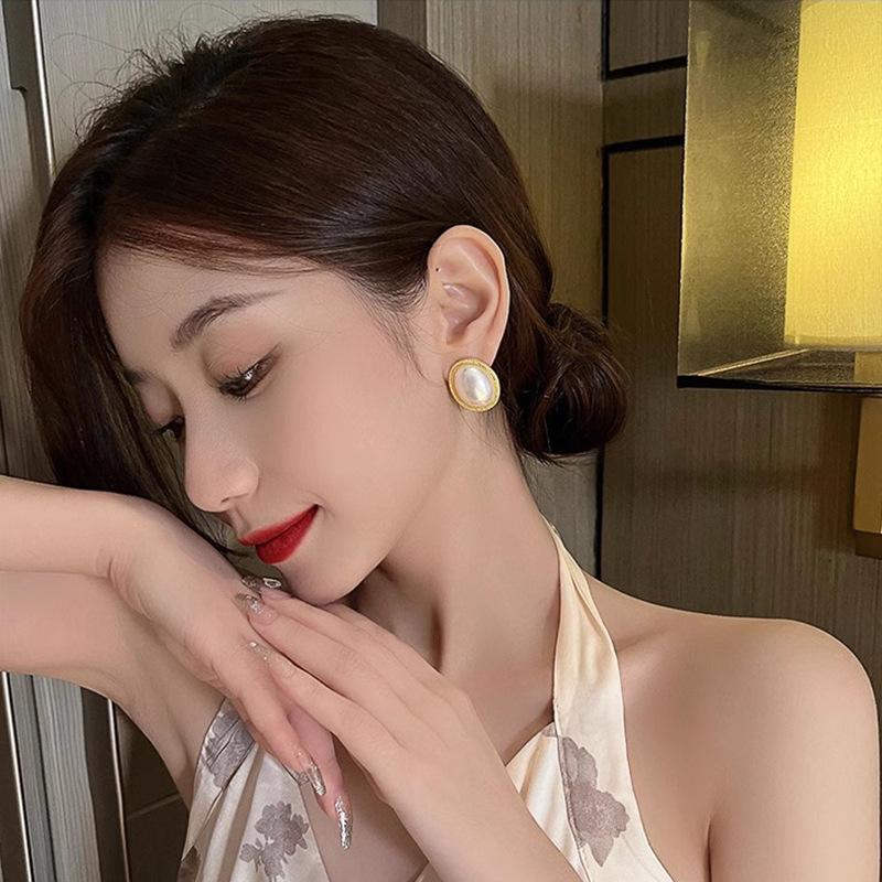Boucles d'Oreilles Irrégulières Ovales Carrées Creuses Élégantes Rétro Zirconium Imitation Perle pour Femmes Fête Hiver Automne Bijoux