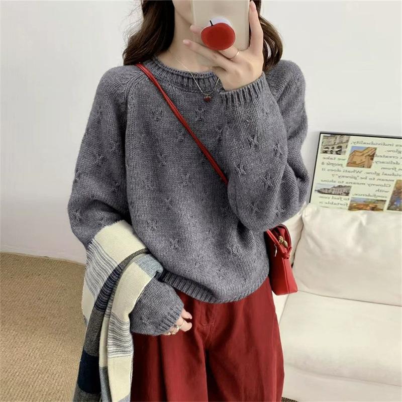 

Crochet pullover autumn and winter new knitted sweater top small lazy wind soft waxy round neck solid color sweater women One size