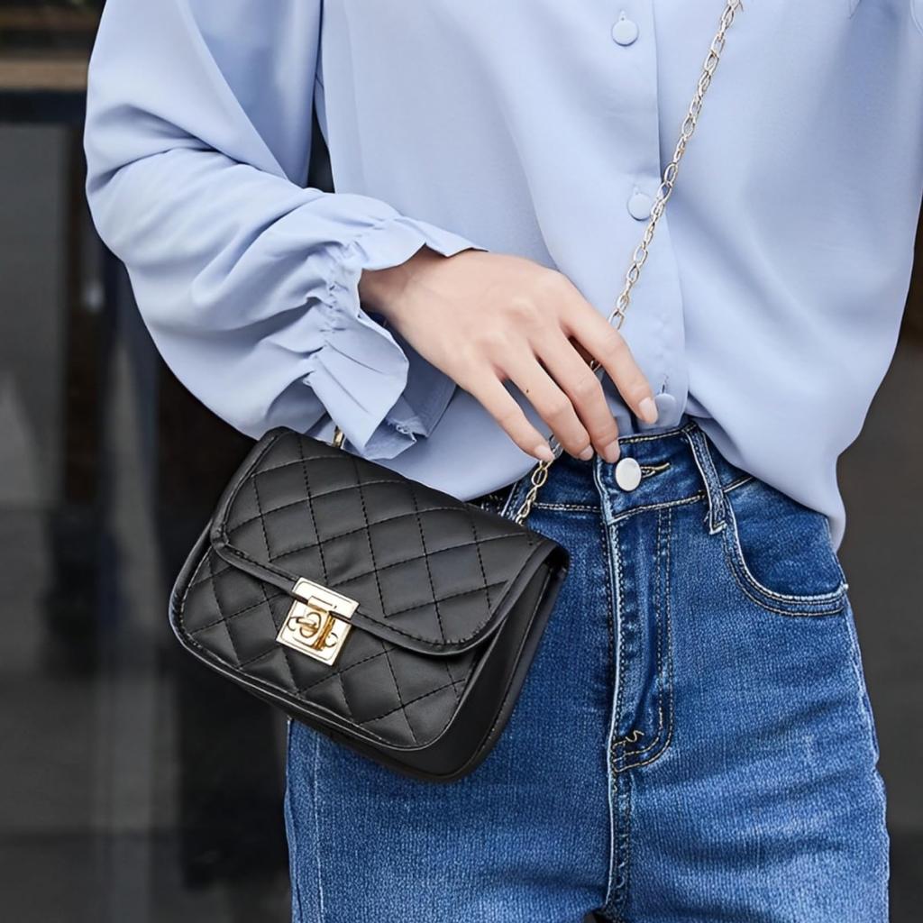 APOSITV Women's Quilted Mini Shoulder Bag (Black)