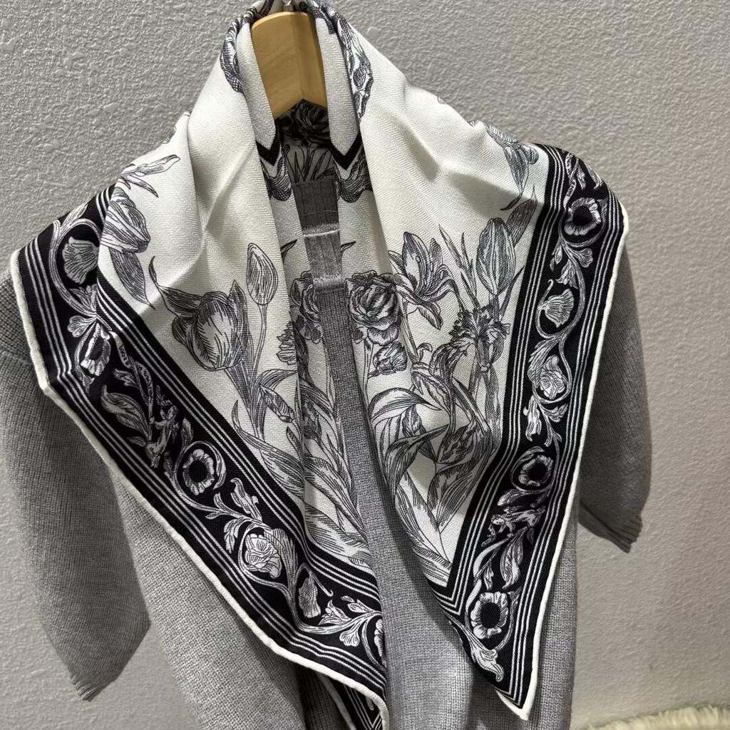 Double-Sided Silk Wool Scarf Women'S Autumn And Winter Silk Wool 70 Square Scarf Warm Dual-Purpose Women'S Versatile Temperament Air Conditioner Neck