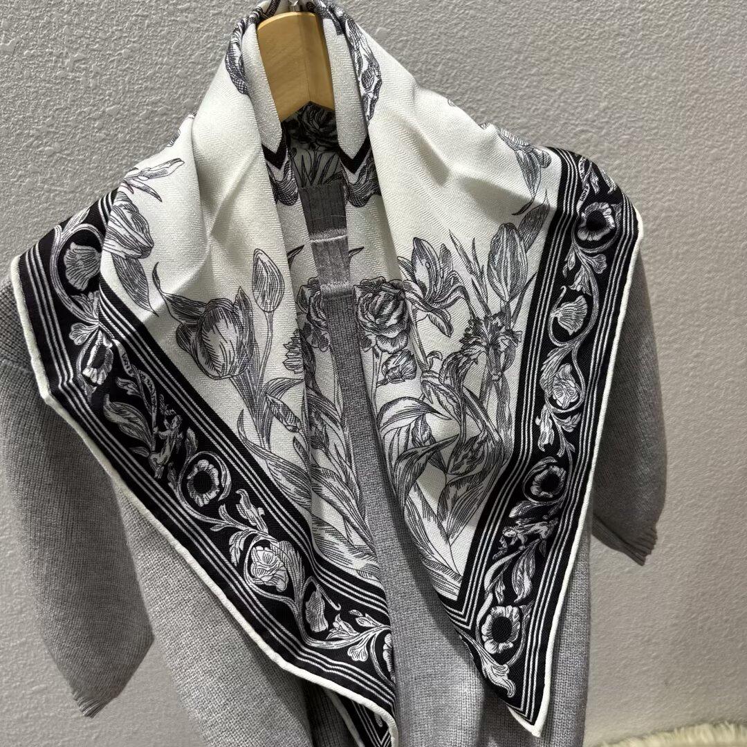 

Double-Sided Silk Wool Scarf Women S Autumn And Winter Silk Wool 70 Square Scarf Warm Dual-Purpose Women S Versatile Temperament Air Conditioner Neck 65*65cm