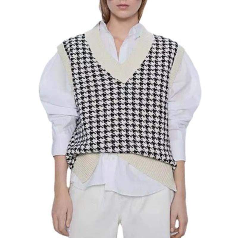 sleeveless knitted vest