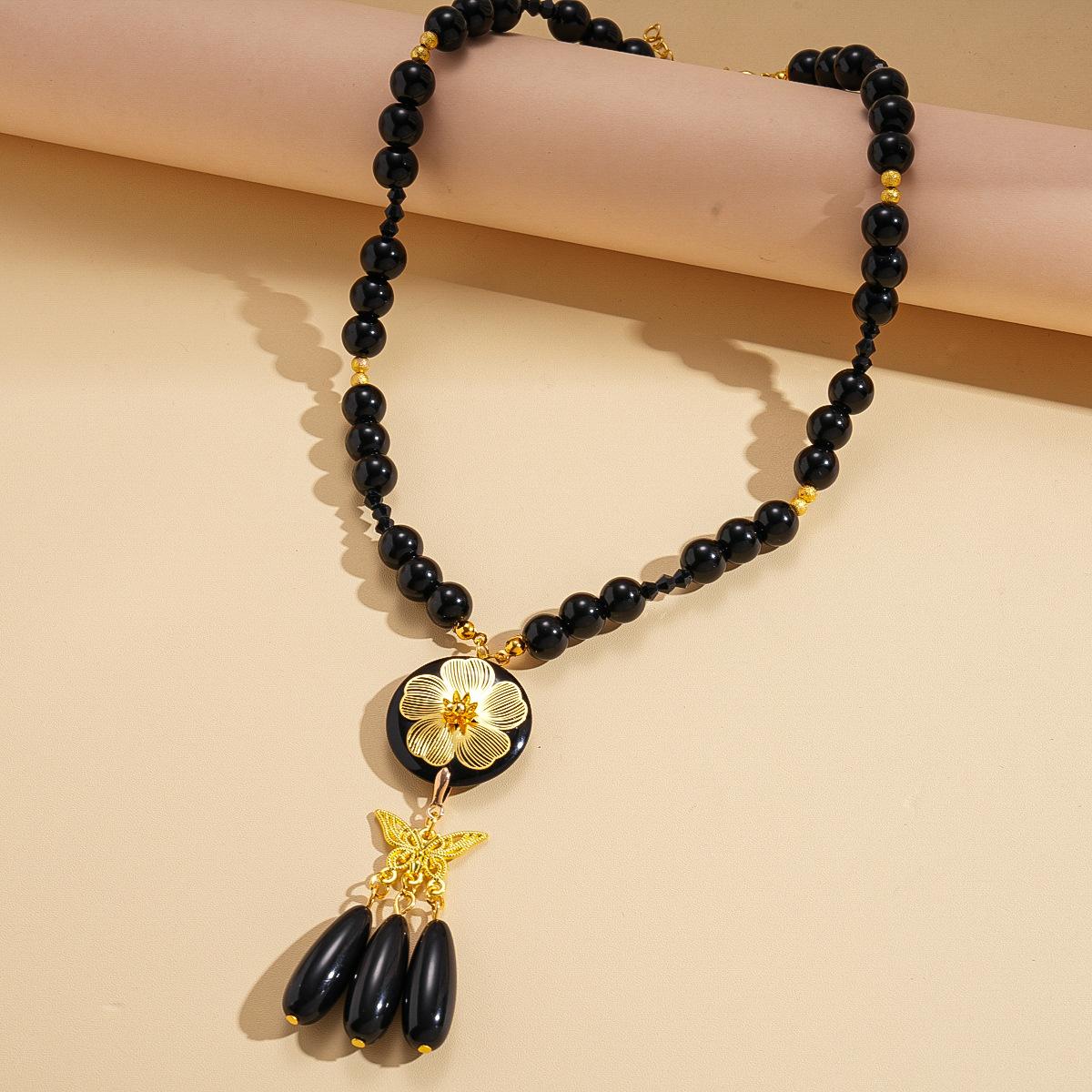 Resin crystal beaded round flower butterfly pendant necklace dark wind sexy item