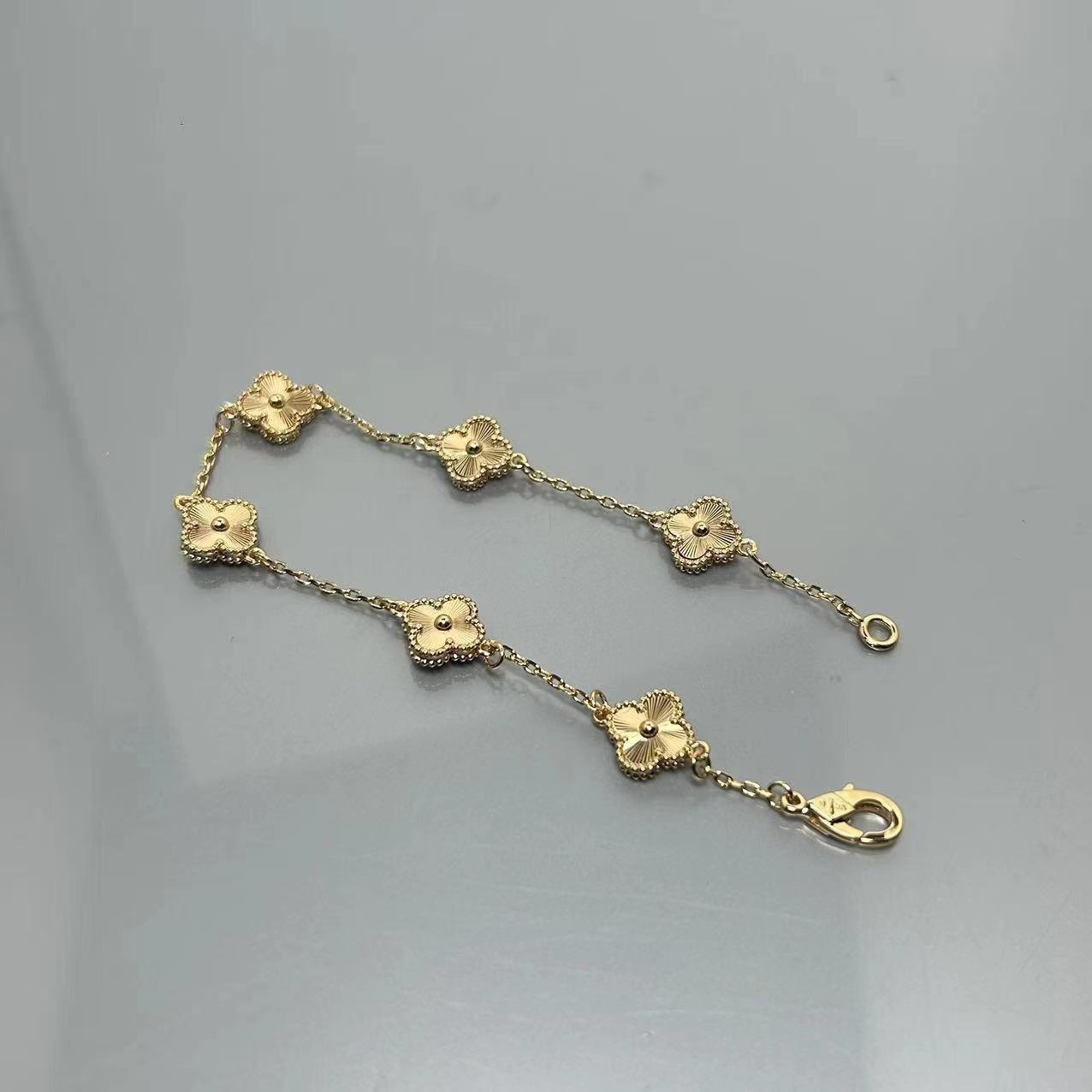 

High-quality Mini Four-leaf Clover Red Agate Six-flower Bracelet Female Celebrity High-end Ladies Bracelet