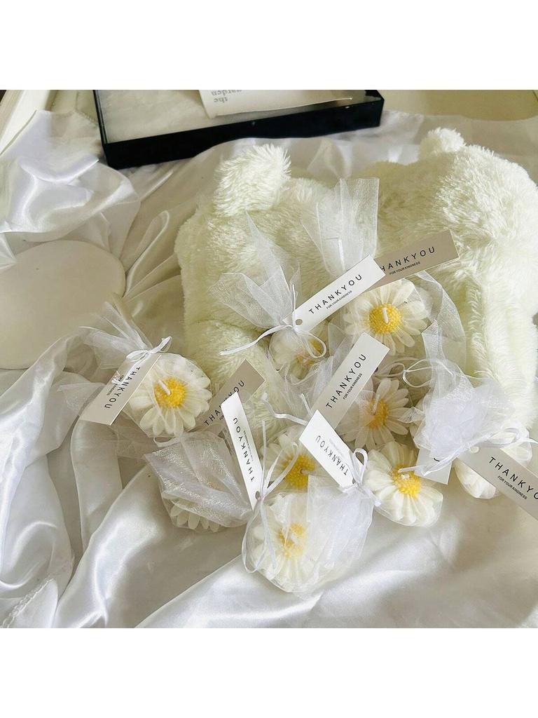 Daisy Shaped Candles Set - Wedding Favors Gift Basket, Bridal Shower Decor, Scented Soy Wax for Home Fragrance, Minimalist
