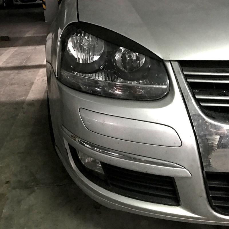 Headlights Eyebrows Eyelids Cover Eyelash Head Light Lamp Stickers For Golf 5 R32 MK5 2005 2006 2007-A87Q