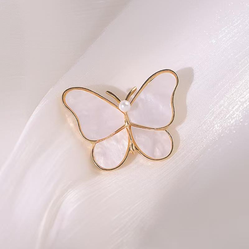 Gentle Fairy Like Mother Of Pearl Imitation Butterfly Brooch Exquisite Elegant Atmosphere Filled Exquisite Clothing Accessories