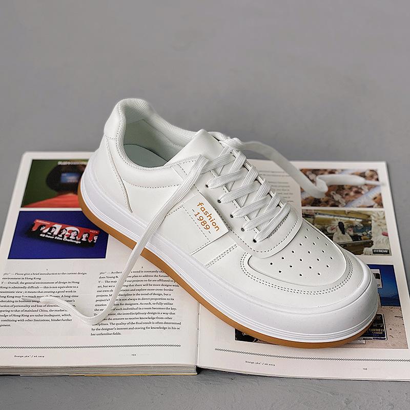 

Кожаные белые туфли для мужчин, осенние модные повседневные прогулочные туфли на плоской подошве, удобные мужские кроссовки на платформе, студенческие теннисные вулканизированные туфли 39