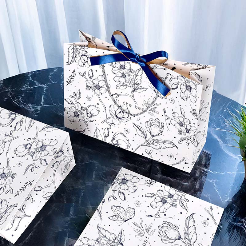 WTEMPO Large Capacity Hand-held Gift Paper Bags Retro Elegant Printed Bags Daily Presents Packaging Bags Ideal for Storing and Gifting Delicate Items