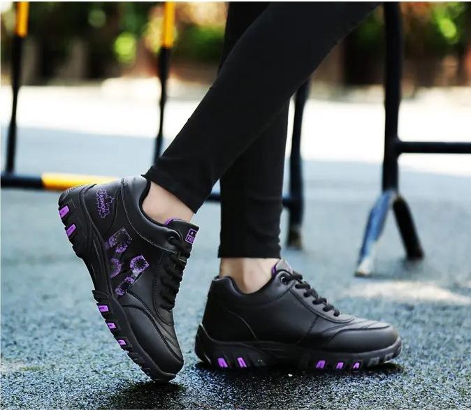 

Мамины туфли нескользящие водонепроницаемые повседневные туфли 2025 весна женская обувь кожаный верх мягкая подошва повседневная спортивная обувь бархатные хлопковые туфли 40 фиолетовый