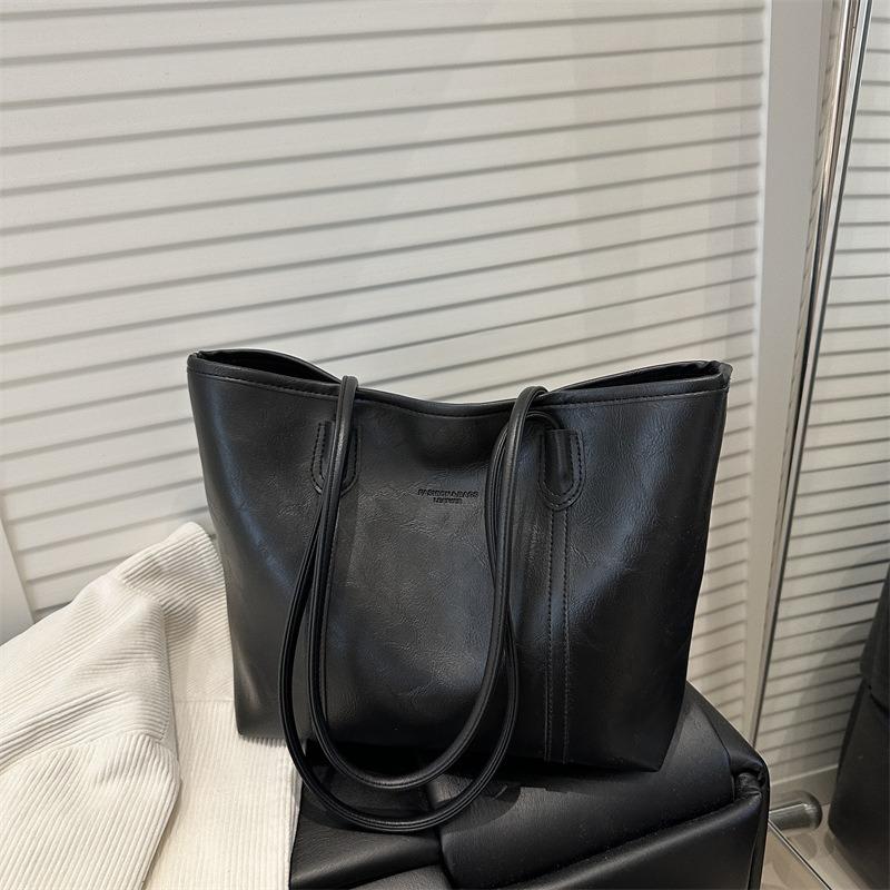 Retro tote bag women's new fashionable simple large-capacity armpit bag casual niche design commuter shoulder bag