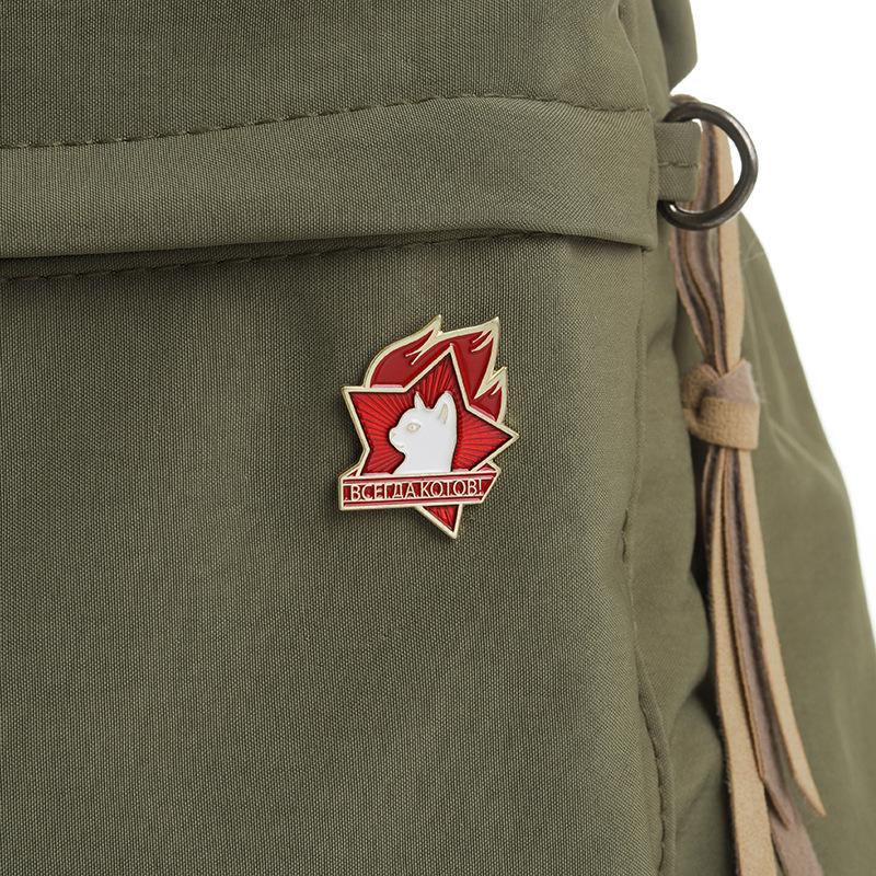 Red Flame Star Kitten Brooch: Metal Badge Lapel Pin Accessory