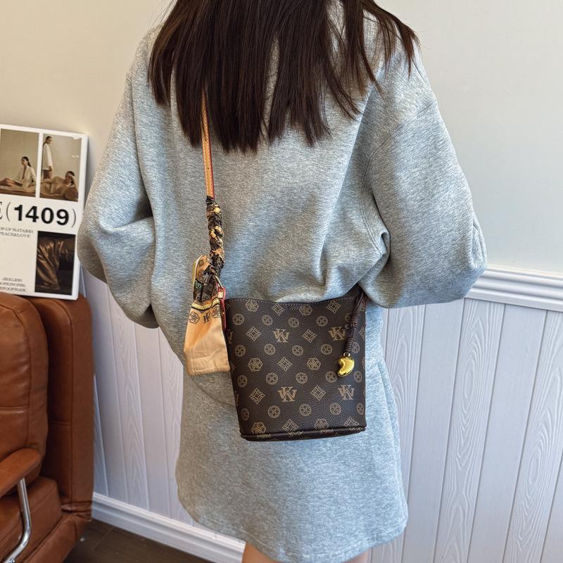 Light luxury retro old flower bucket bag large capacity high-end women's bag fashion light luxury women's shoulder messenger bag