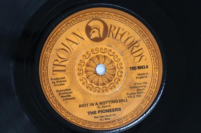 7inch Record PIONEERS  Ahuma  Riot In A Notting Hill TRO9043 TROJAN RECORDS 1978 UK Reggae Ska  Dub Used