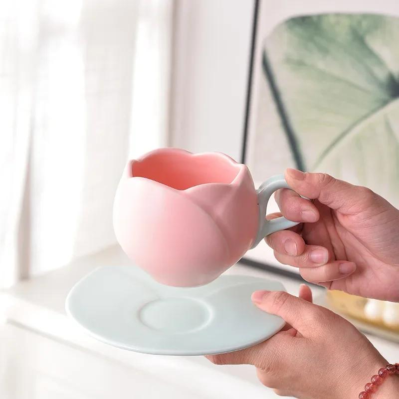 280/300ml Retro Instagram Style Tulip Coffee Cup Set Floral Emblem Ceramic Cup And Saucer for Elegant Afternoon Tea