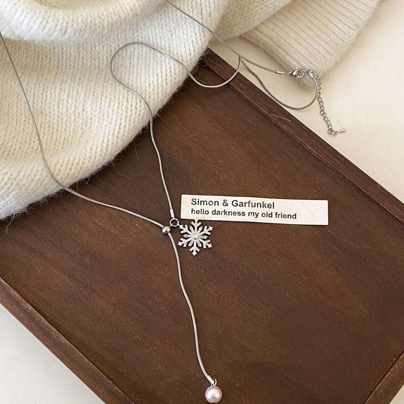 Zircon snowflake pendant can pull necklace women's autumn and winter sweater chain light luxury high-end temperament neck chain accessories