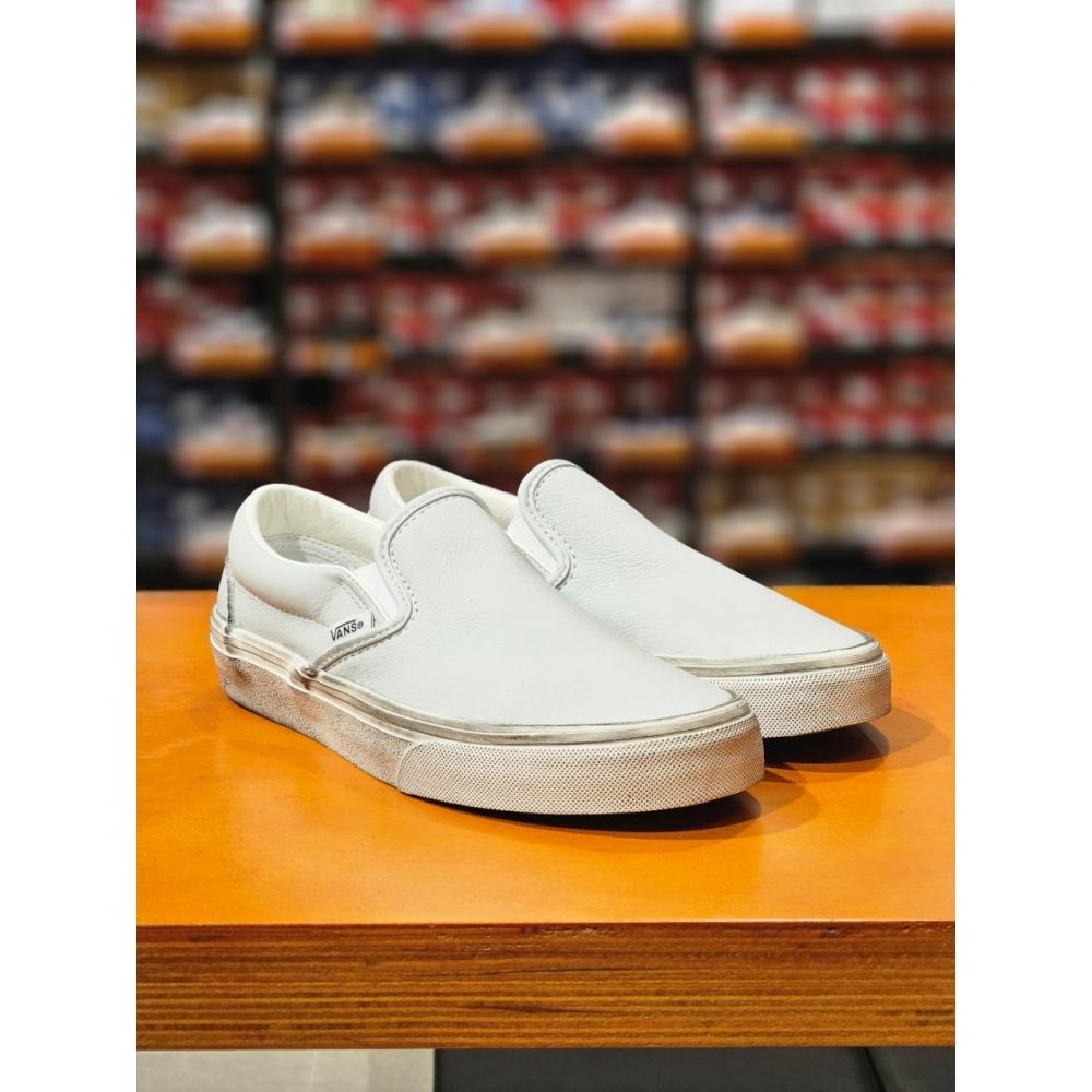 

Vans Unisex Classic Slip On Delicately Distressed Dawn Blue Vn000bvzyp2 Sneaker 220