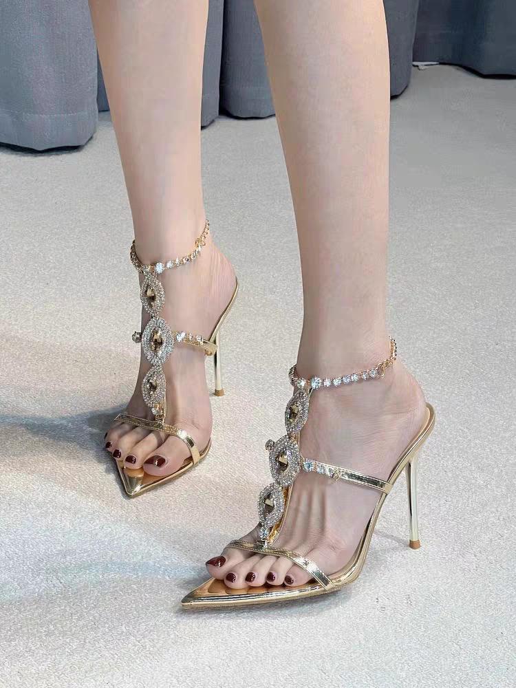 

новые босоножки с открытым носком, острым носком, цепочкой из драгоценных страз, ремешком на одно слово из лакированной кожи, женские летние хрустальные туфли-стилет на высоком каблуке 40