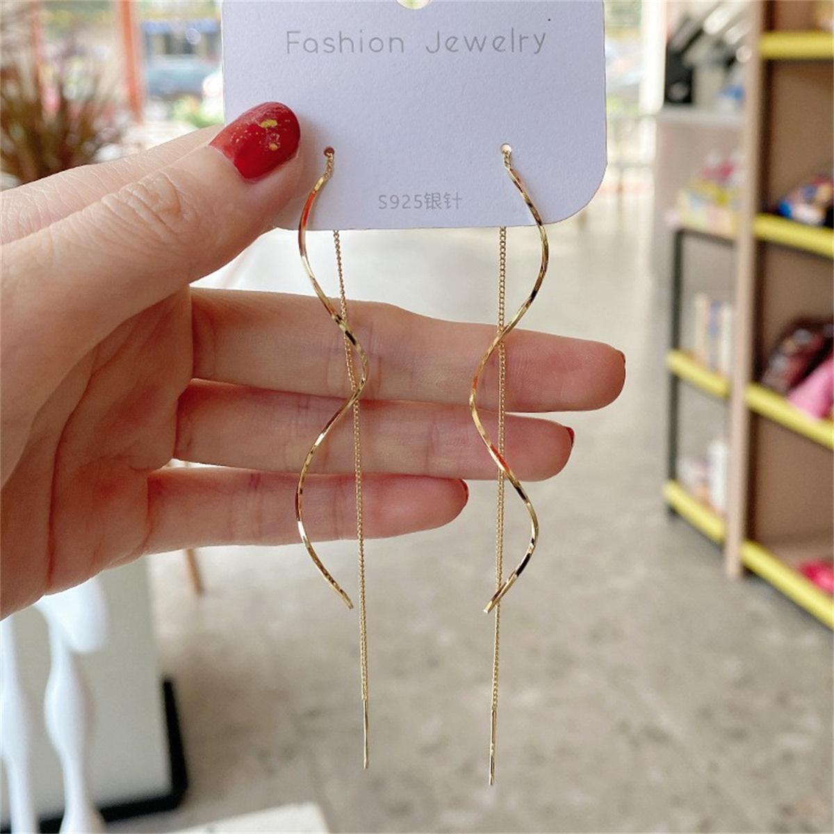 Elegant long teardrop tassel earrings for women, new trendy earrings, simple snowflake and leaf design, slimming earrings.